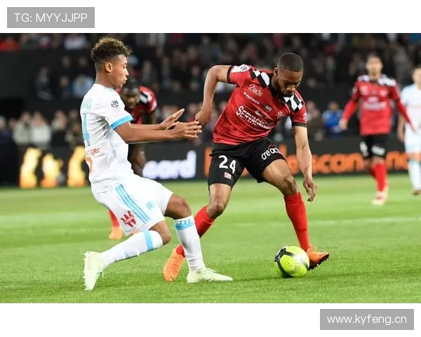 塞维利亚边路进攻犀利，球队状态回暖展现强大攻击力