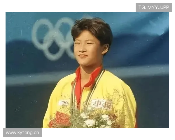 伏明霞跳水拿金牌那会儿，家里电视还是黑白的，现在她女儿喝的奶粉比咱工资还贵