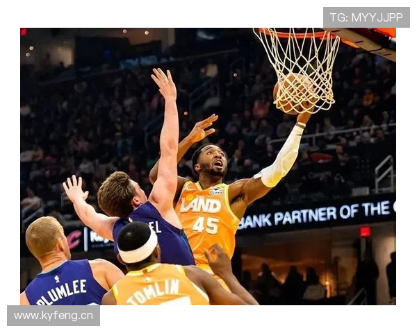 米切尔·罗宾逊内线防守拉开空间助力球队提高篮板率